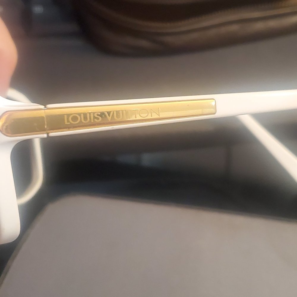 Louis Vuitton AVIATOR SUNGLASSES - Picture 4 of 5